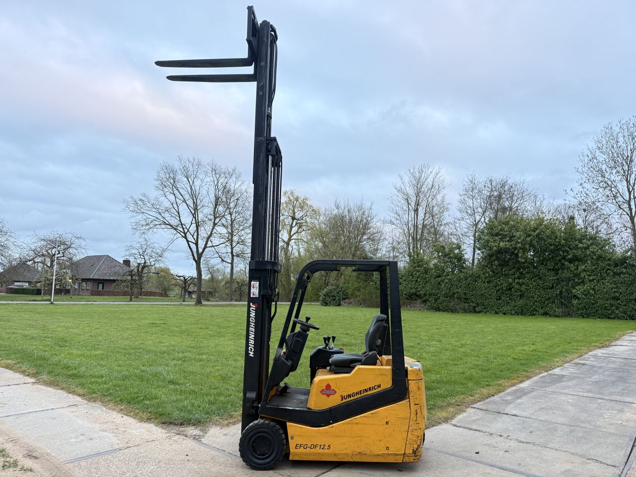 Jungheinrich 1250kg elektrisch 3-delig 4.2m freelift Sideshift