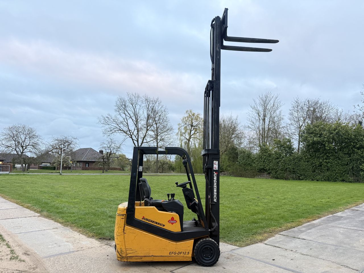 Jungheinrich 1250kg elektrisch 3-delig 4.2m freelift Sideshift