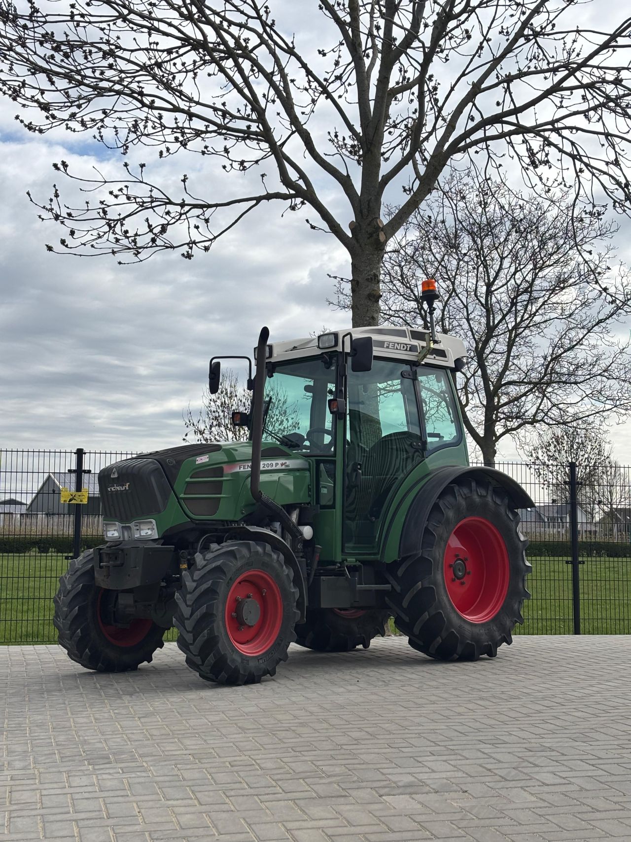 Fendt 209p ( 3800 uur )