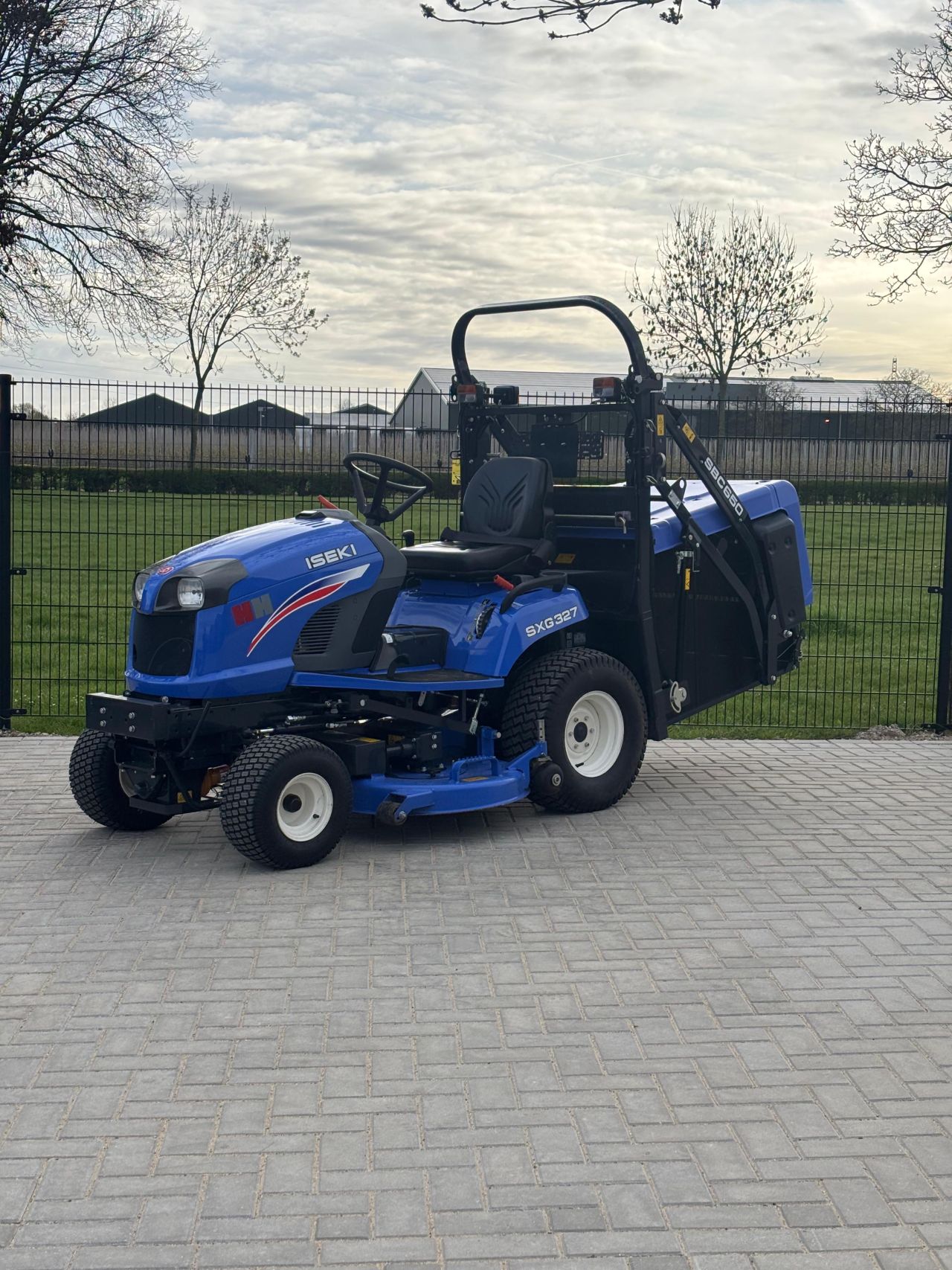 Iseki sxg327 hoog lossend demo !