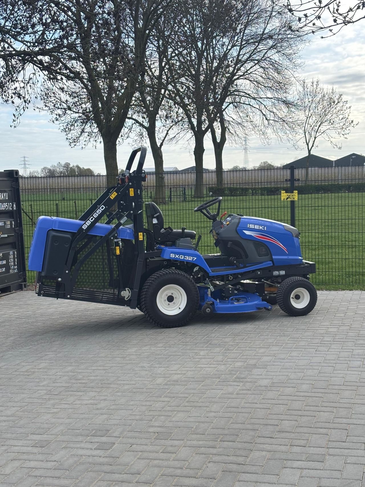 Iseki sxg327 hoog lossend demo !