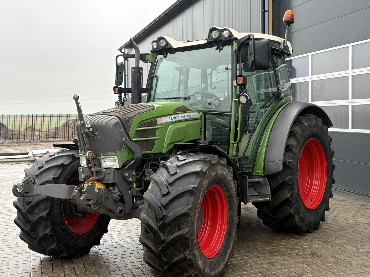 Fendt 211 Vario tms