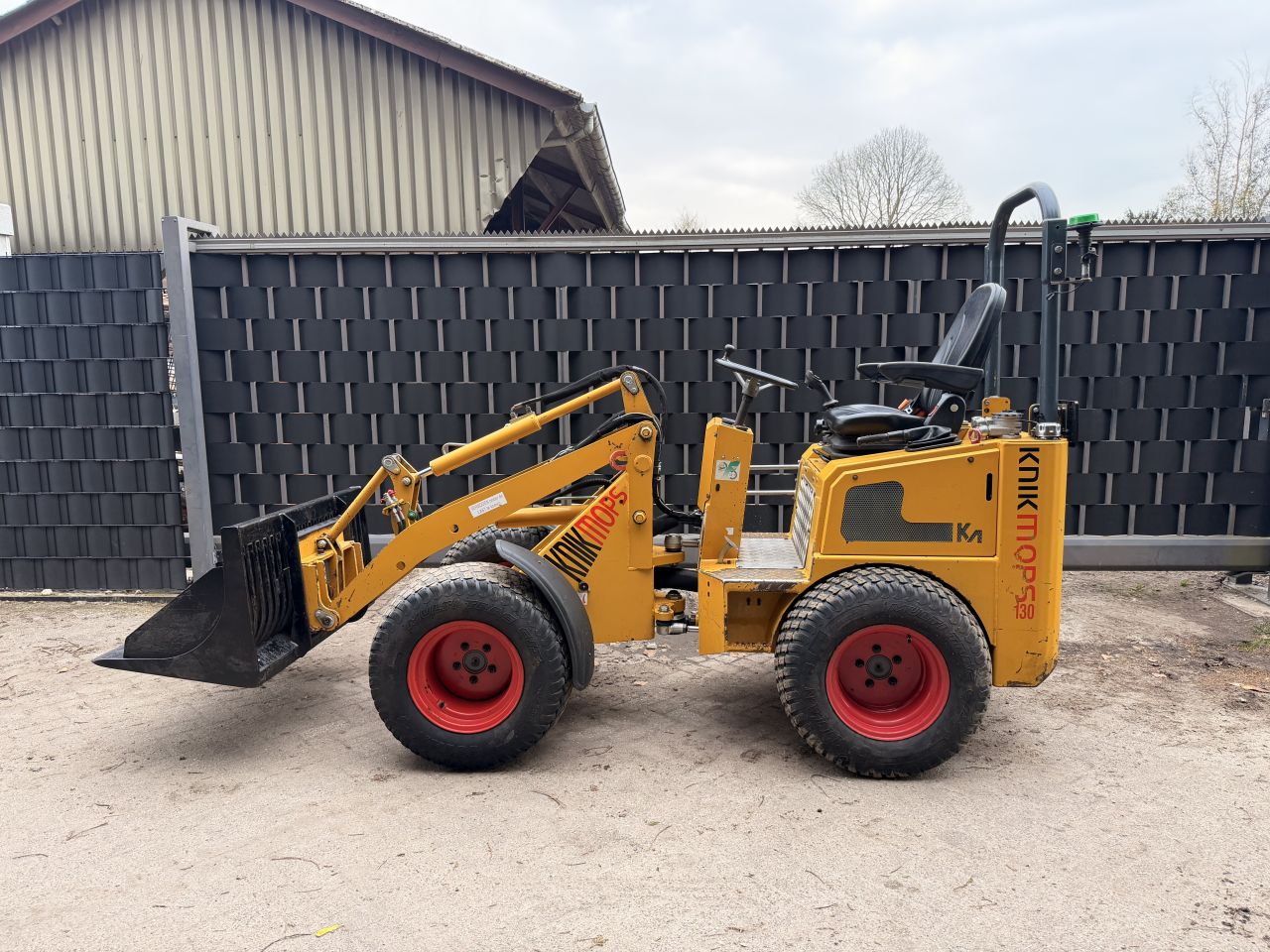 Knikmops 130 shovel schaffer avant giant weidemann