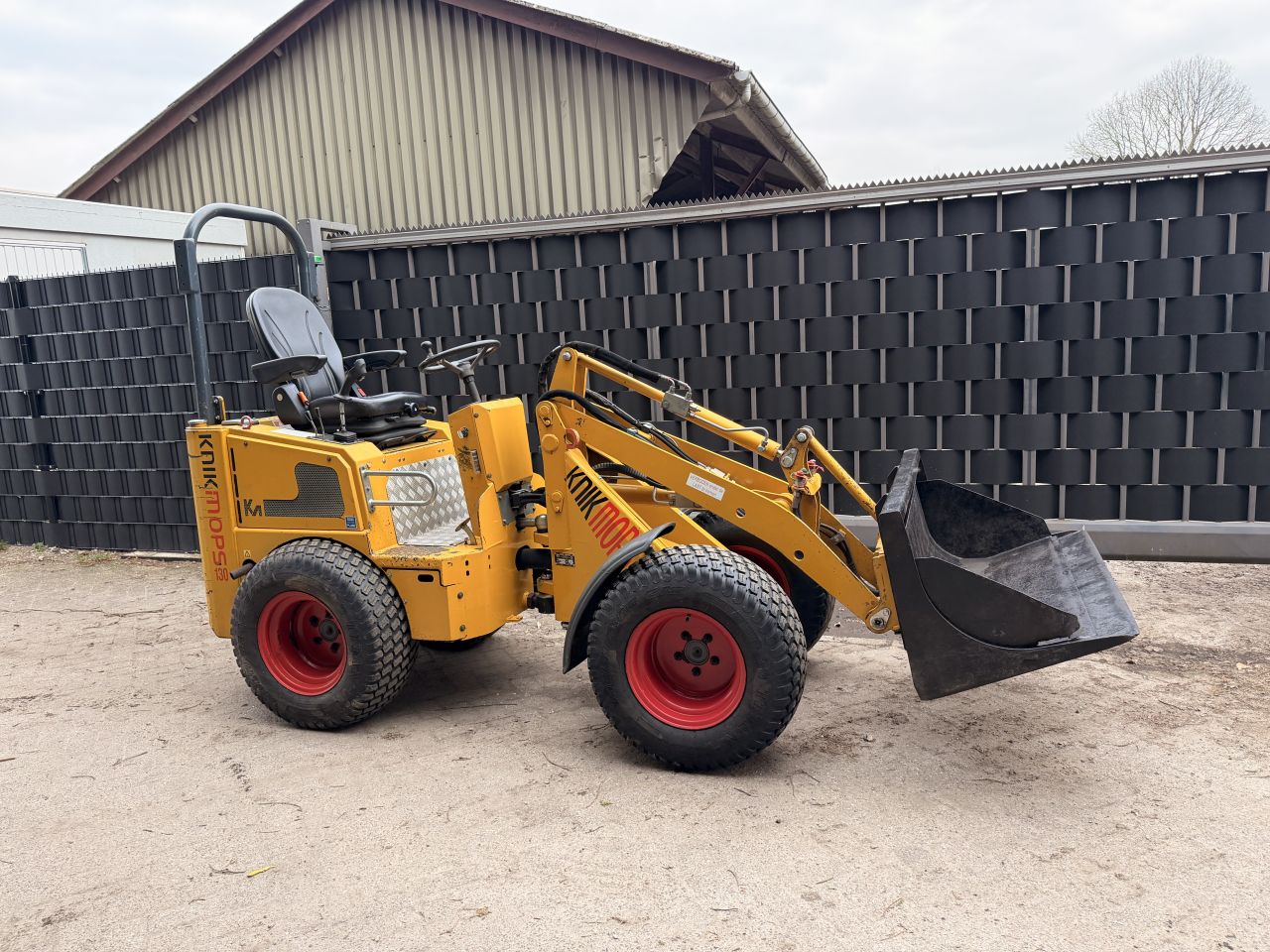 Knikmops 130 shovel schaffer avant giant weidemann