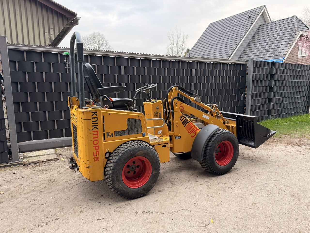 Knikmops 130 shovel schaffer avant giant weidemann