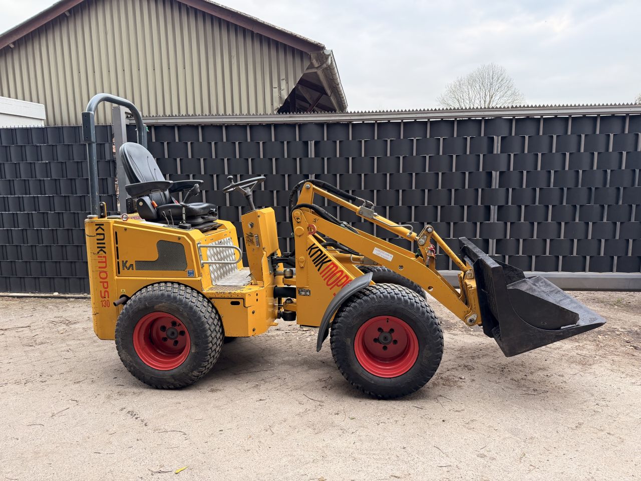 Knikmops 130 shovel schaffer avant giant weidemann