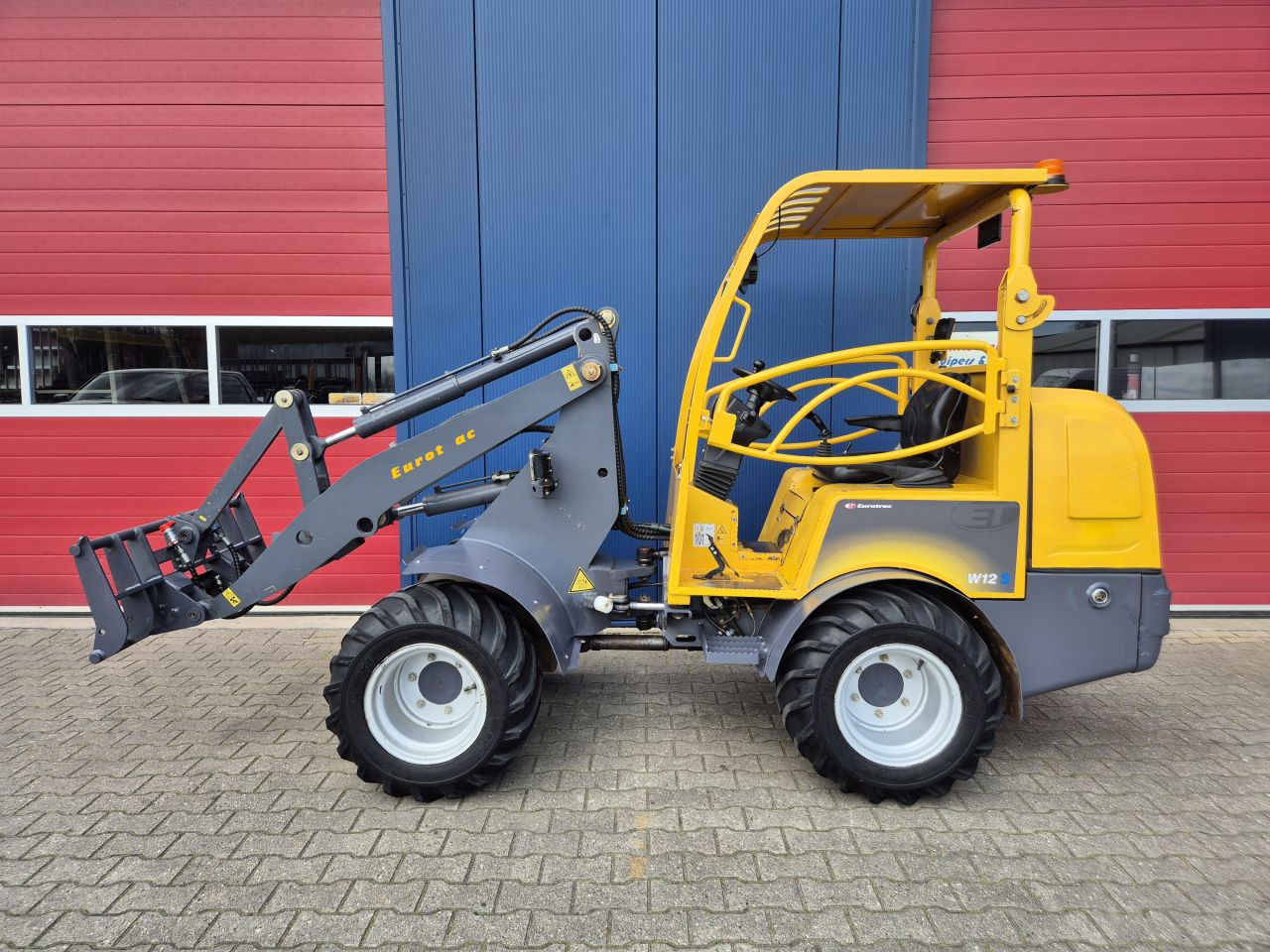 EUROTRAC W12 SHOVEL 4 CILINDER KUBOTA BOUWJAAR 2021 KENTEKEN