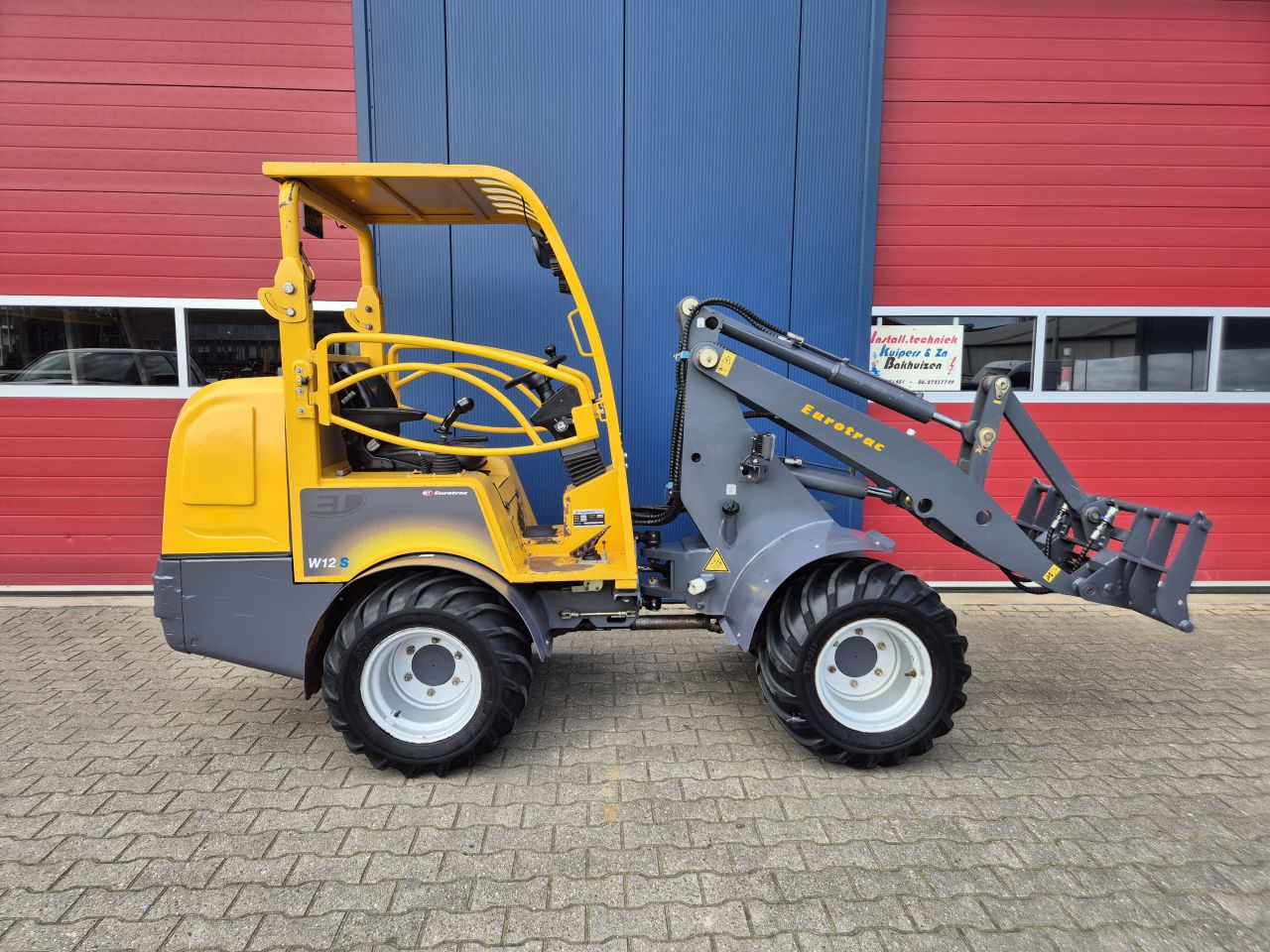 EUROTRAC W12 SHOVEL 4 CILINDER KUBOTA BOUWJAAR 2021 KENTEKEN