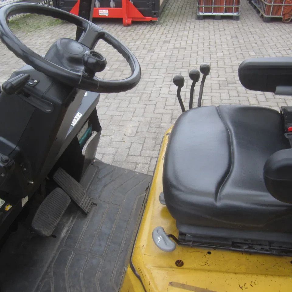 Yale GLP16, LPG-gas, triplex, side shift, container mast.