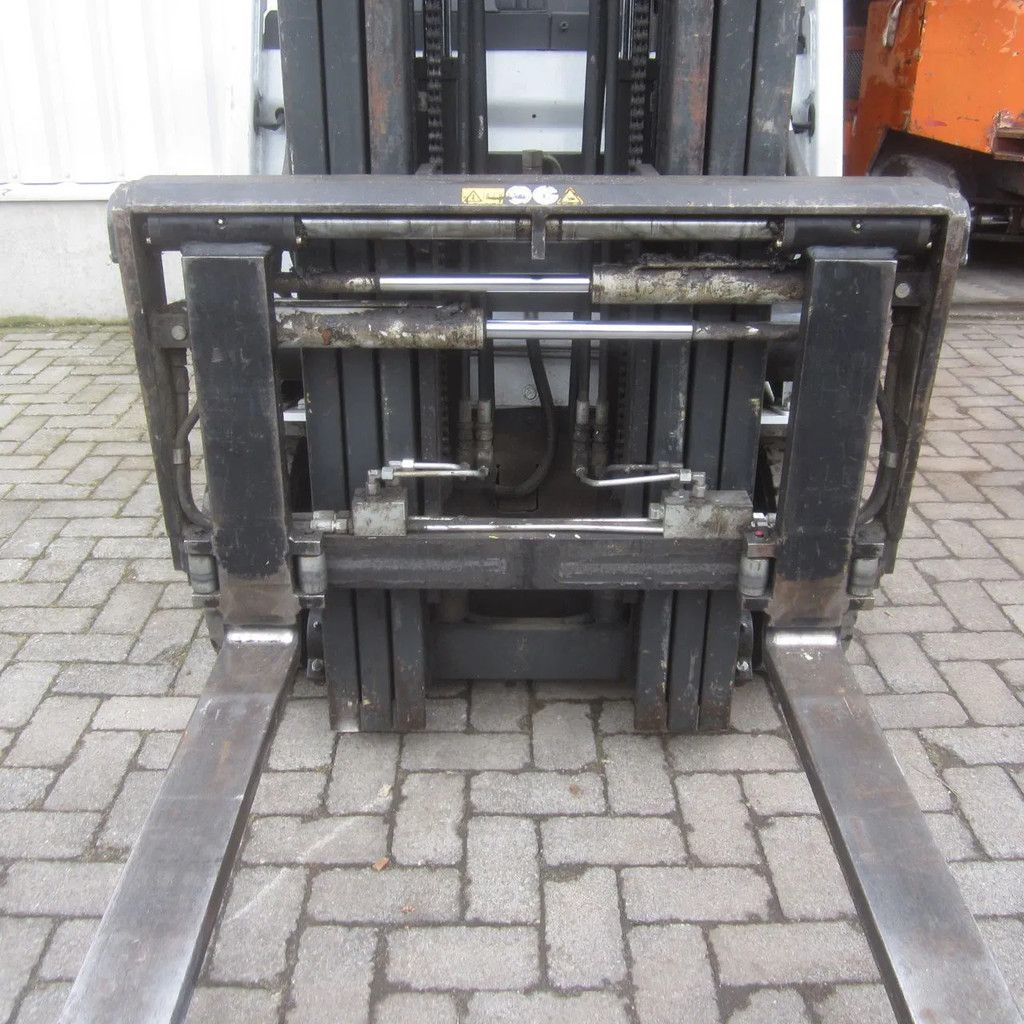 Nissan L16Q, elektrisch, triplex, side shift, vorkverstelling.