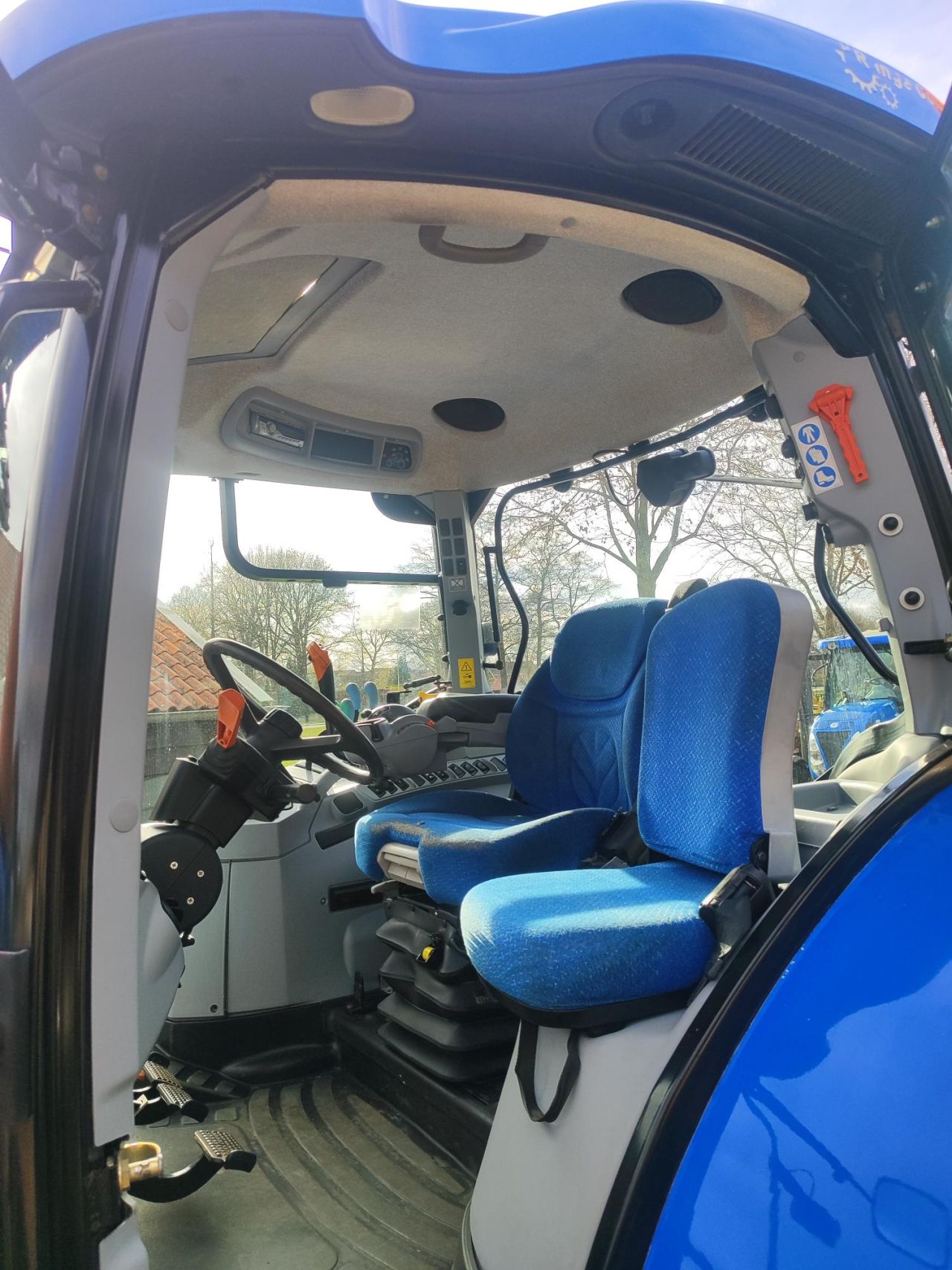 New Holland T 6030 Range Command