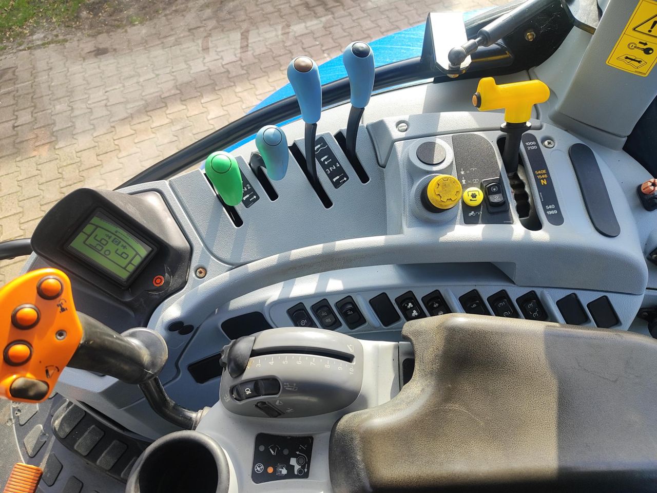New Holland T 6030 Range Command