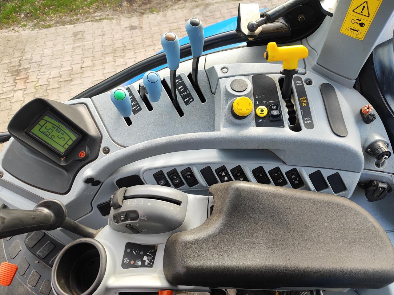 Prachtige New Holland T 6030 Range Command 3600 uur.