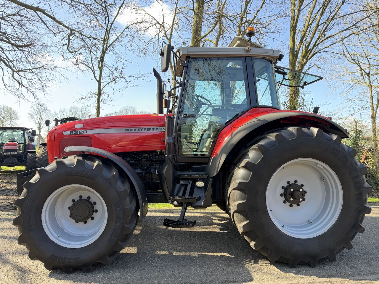 Massey Ferguson 8220