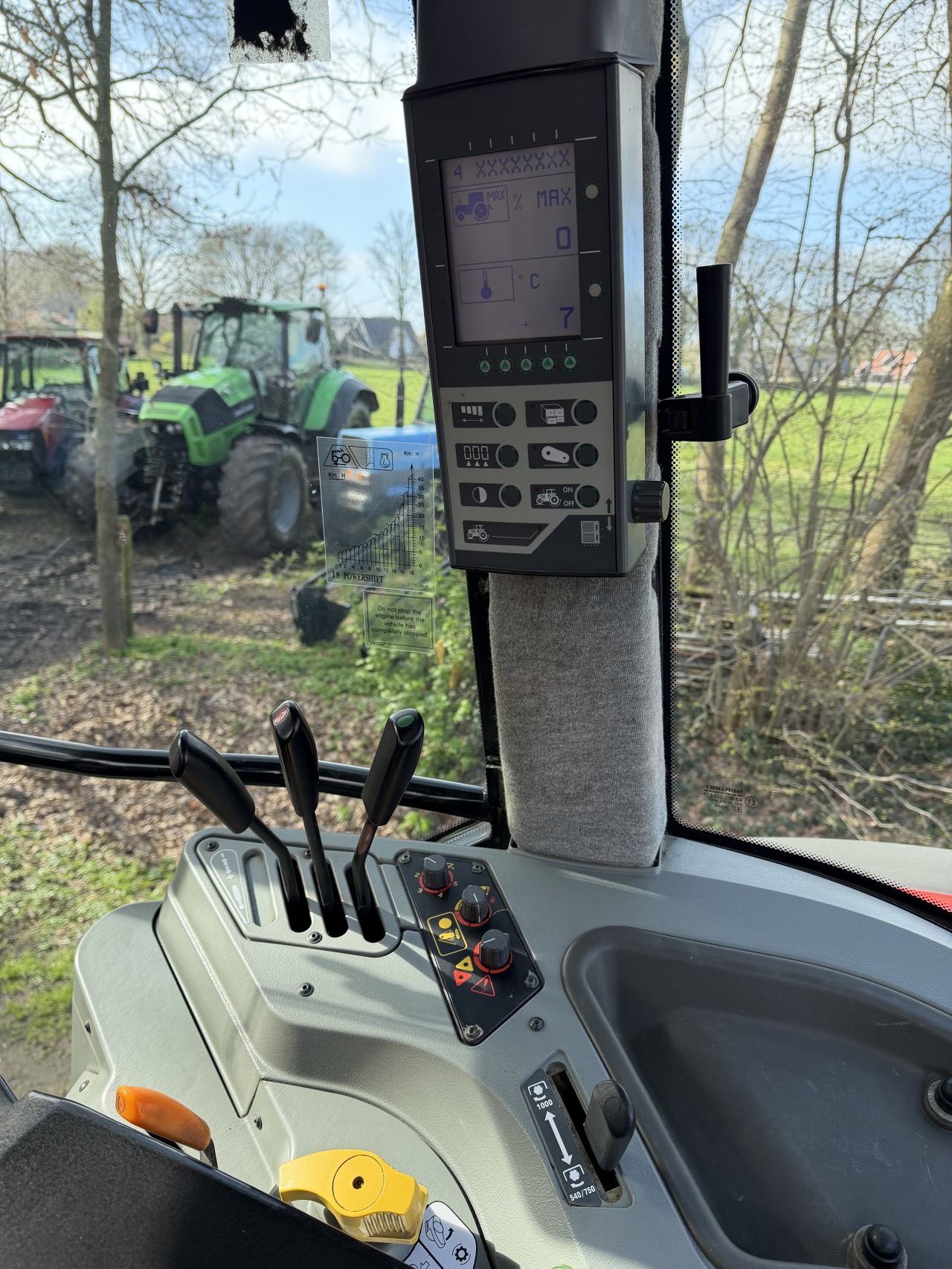 Massey Ferguson 8220