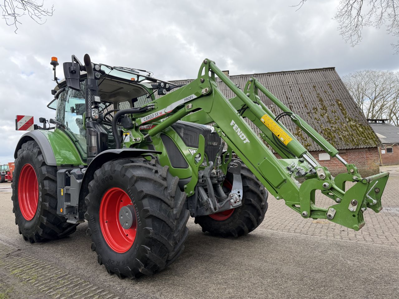 Fendt 724 Gen 6 met Fendt frontlader