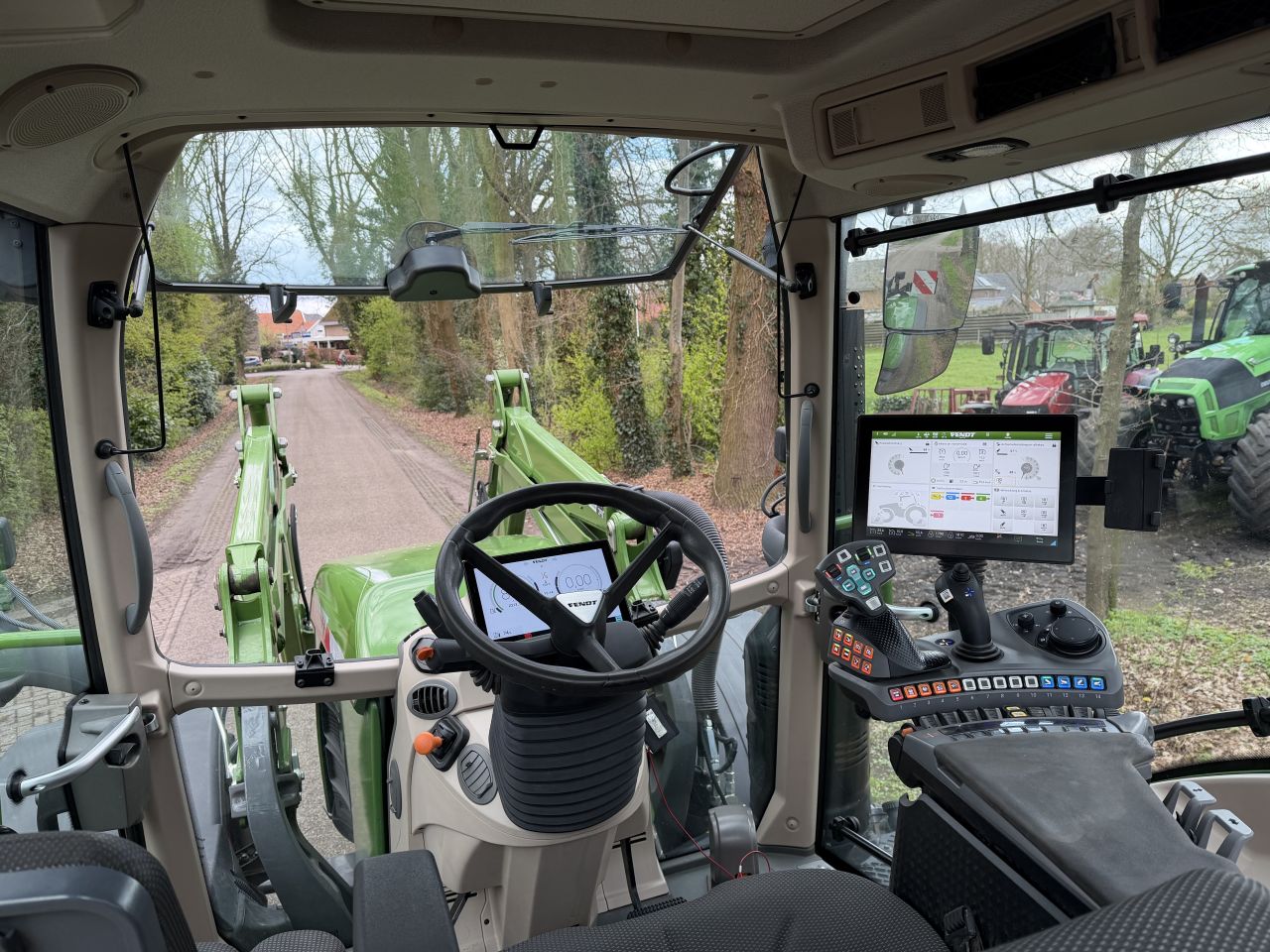 Fendt 724 Gen 6 met Fendt frontlader