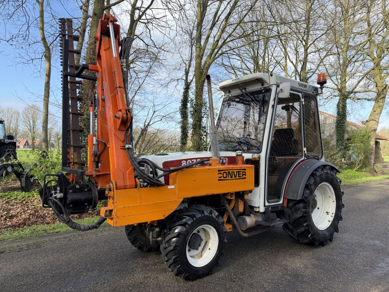 Steyr 8075 Smalspoor met maaiarm