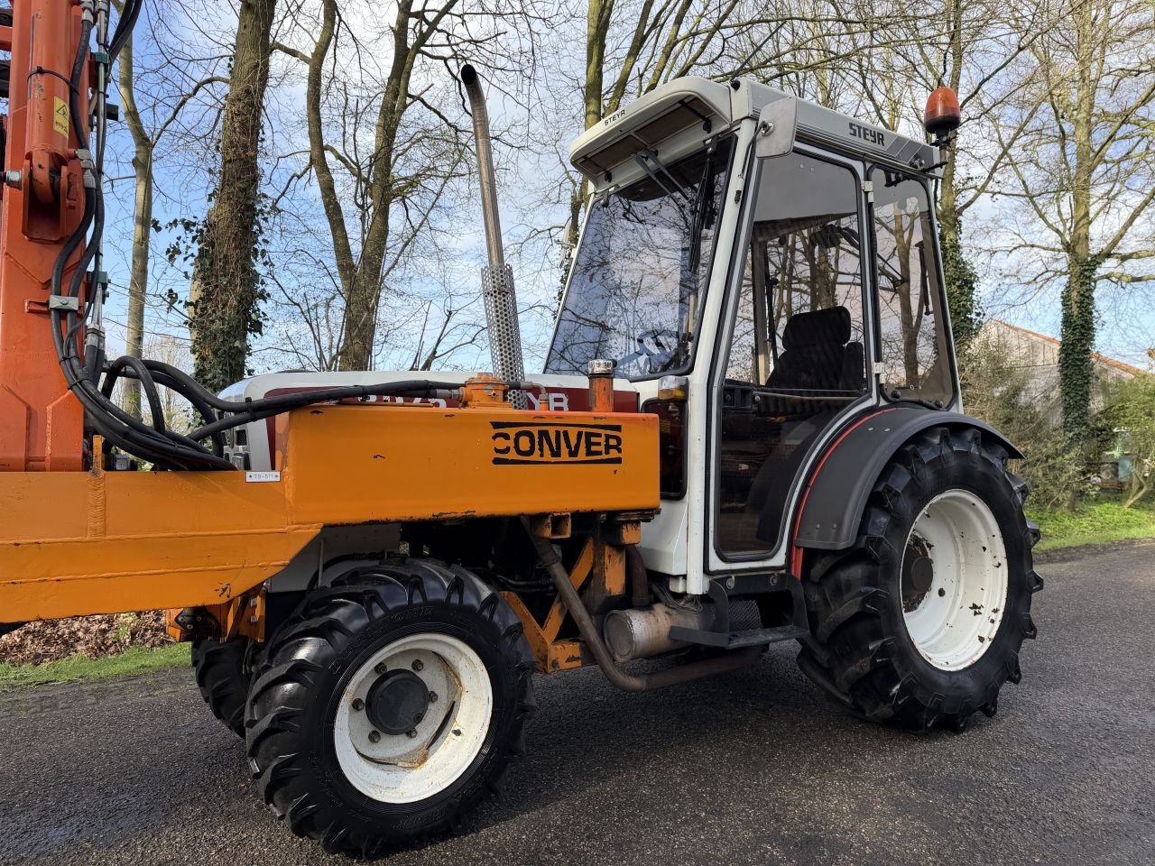 Steyr 8075 Smalspoor met maaiarm