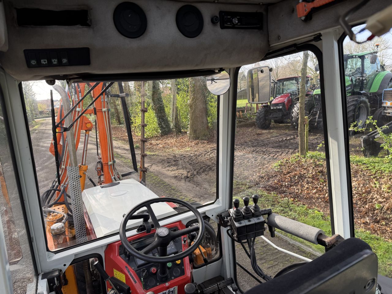 Steyr 8075 Smalspoor met maaiarm