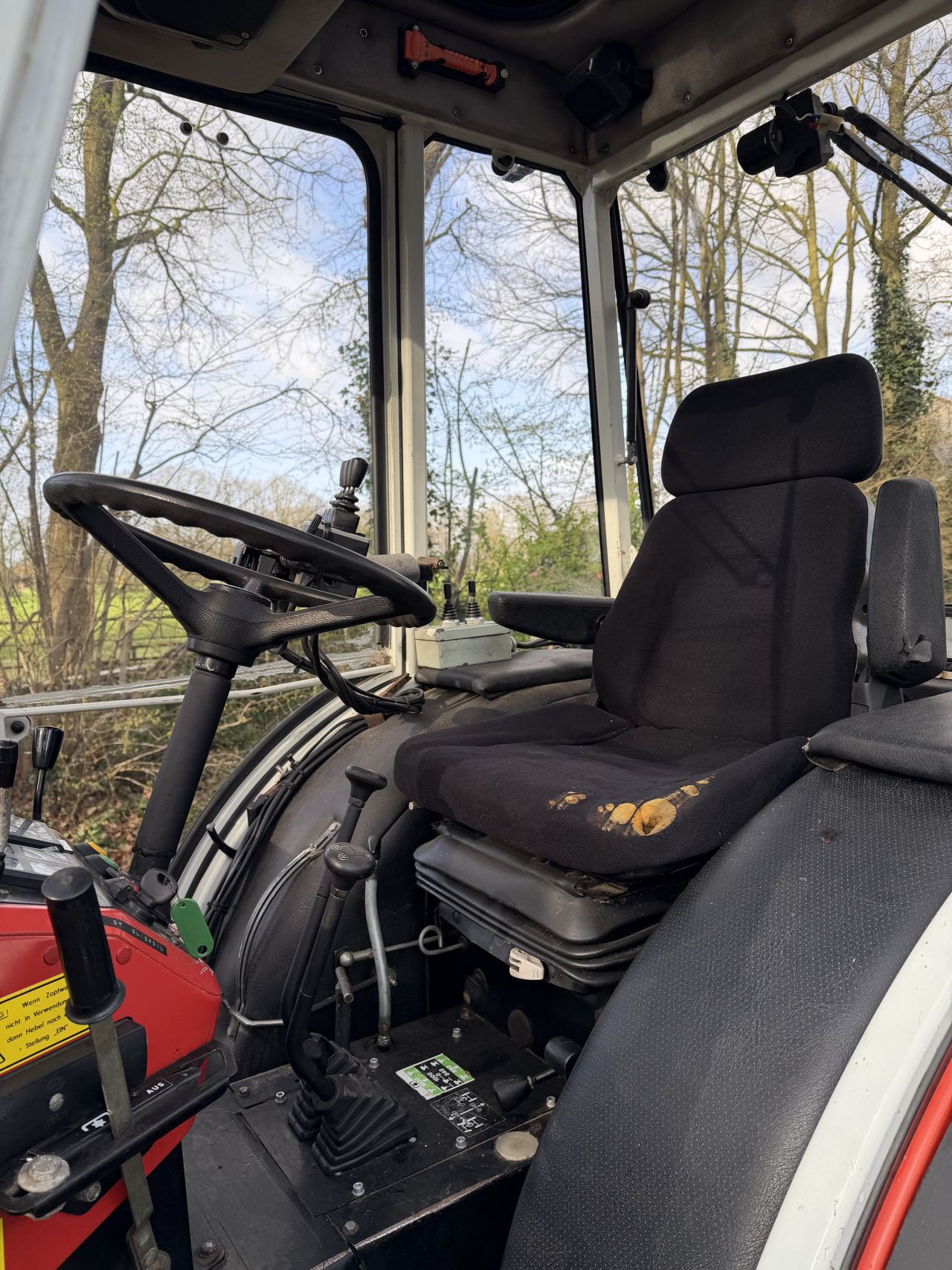 Steyr 8075 Smalspoor met maaiarm