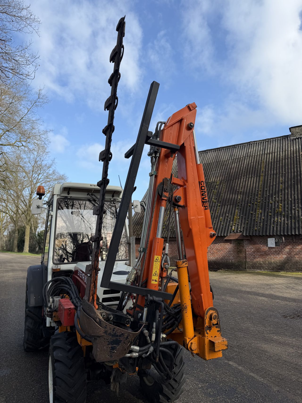 Steyr 8075 Smalspoor met maaiarm