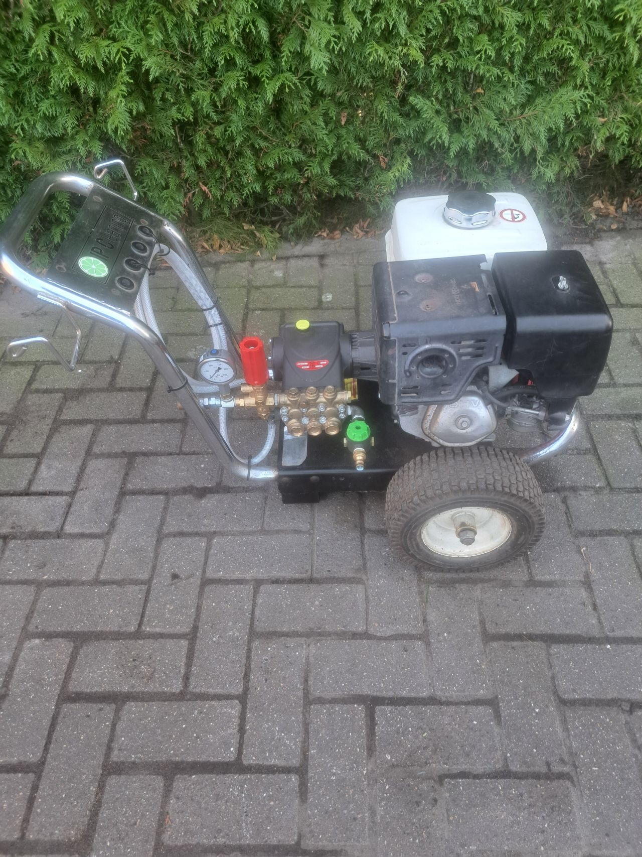 Mobiele hogedrukreiniger interpump