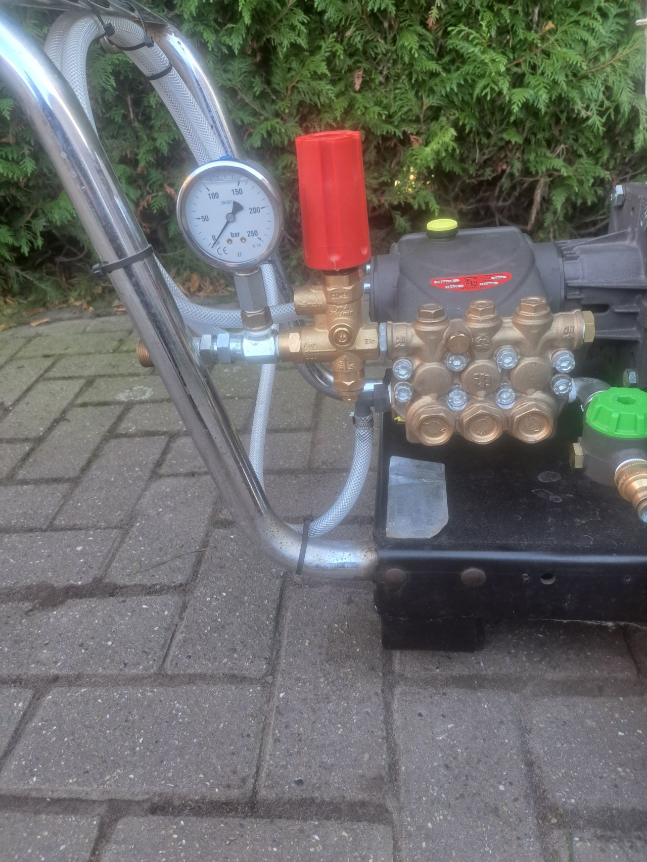 Mobiele hogedrukreiniger interpump