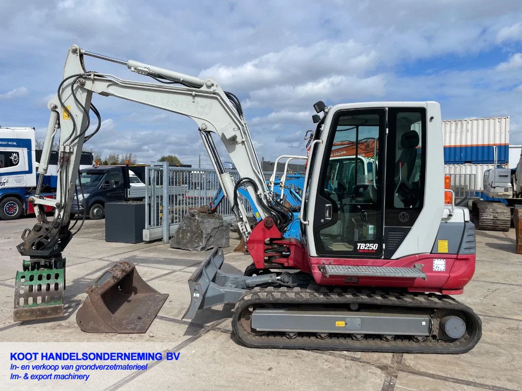 Takeuchi TB 250 5250 uur+Sorteergrijper