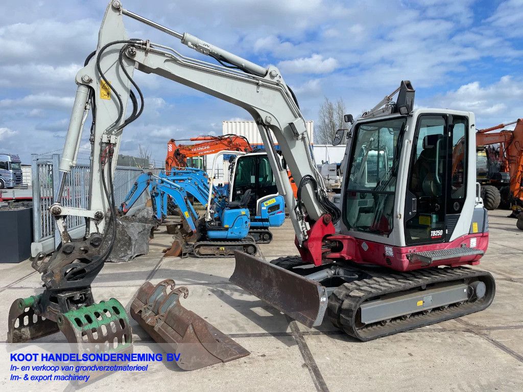 Takeuchi TB 250 5250 uur+Sorteergrijper