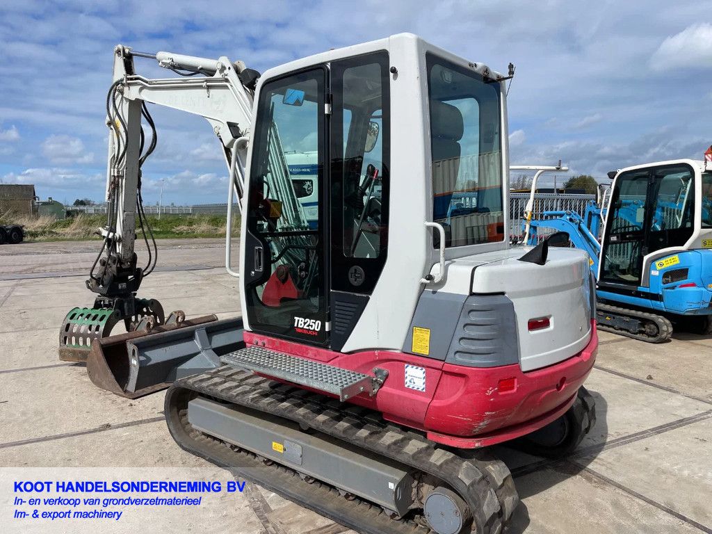 Takeuchi TB 250 5250 uur+Sorteergrijper