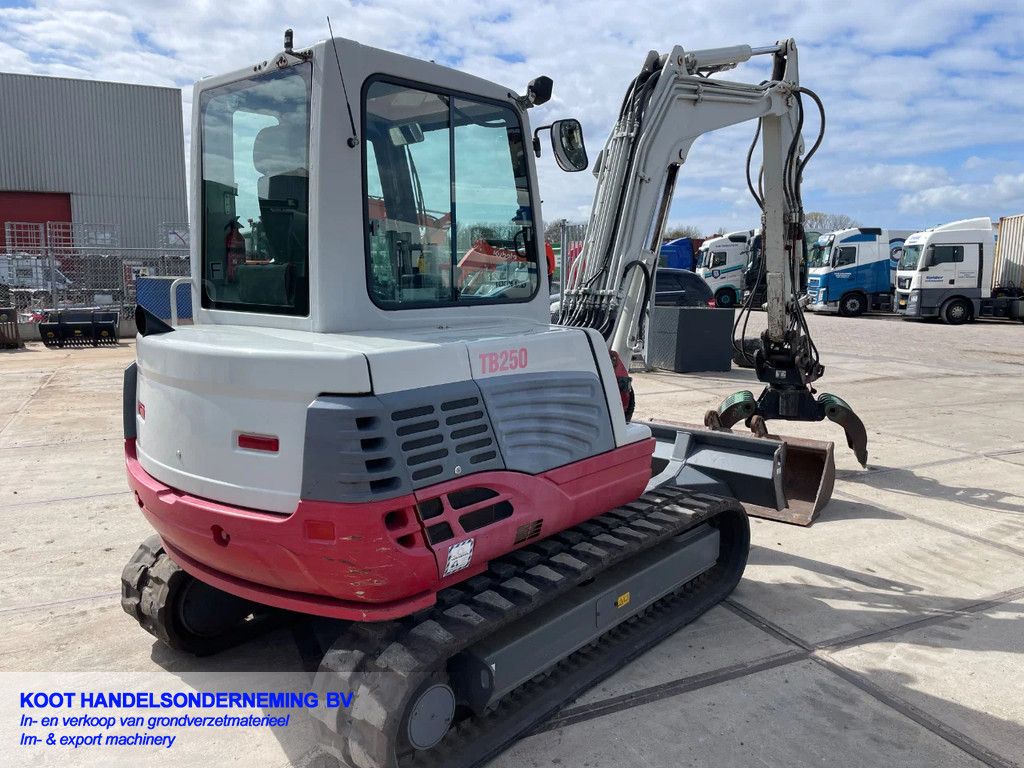 Takeuchi TB 250 5250 uur+Sorteergrijper
