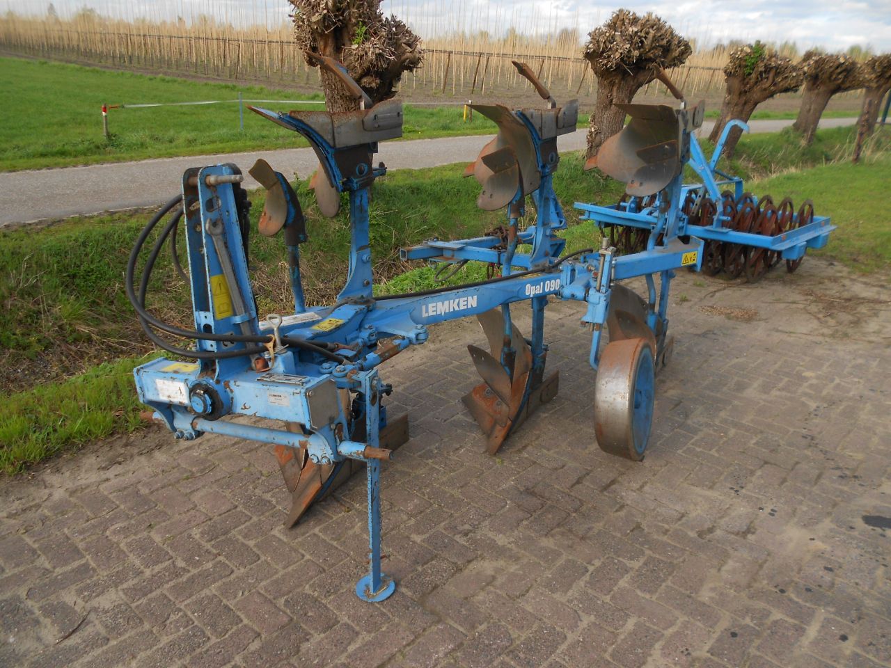 Lemken opal 090 met vorenpakker