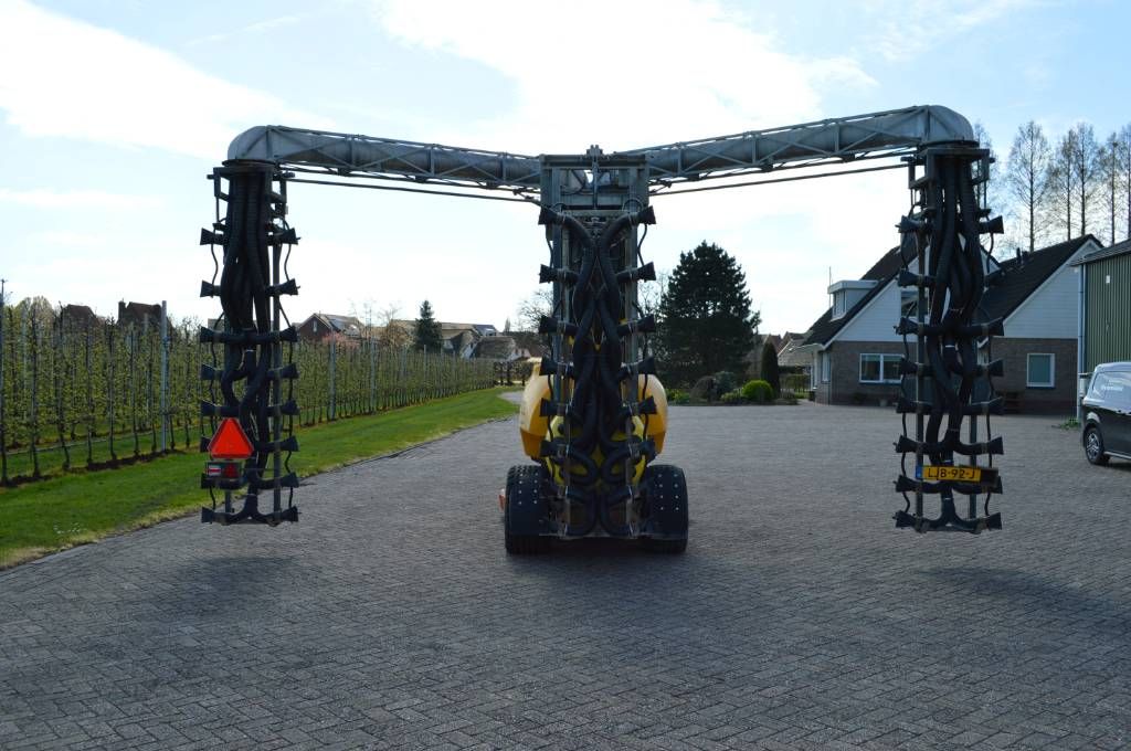 H.S.S. CF2000-3NG Boomgaardspuit 3-rijer