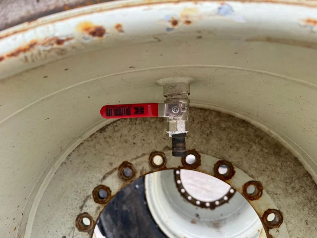 Michelin 2x 1050 50 R32 Banden + Velg Vervaet zelfrijder Wielen