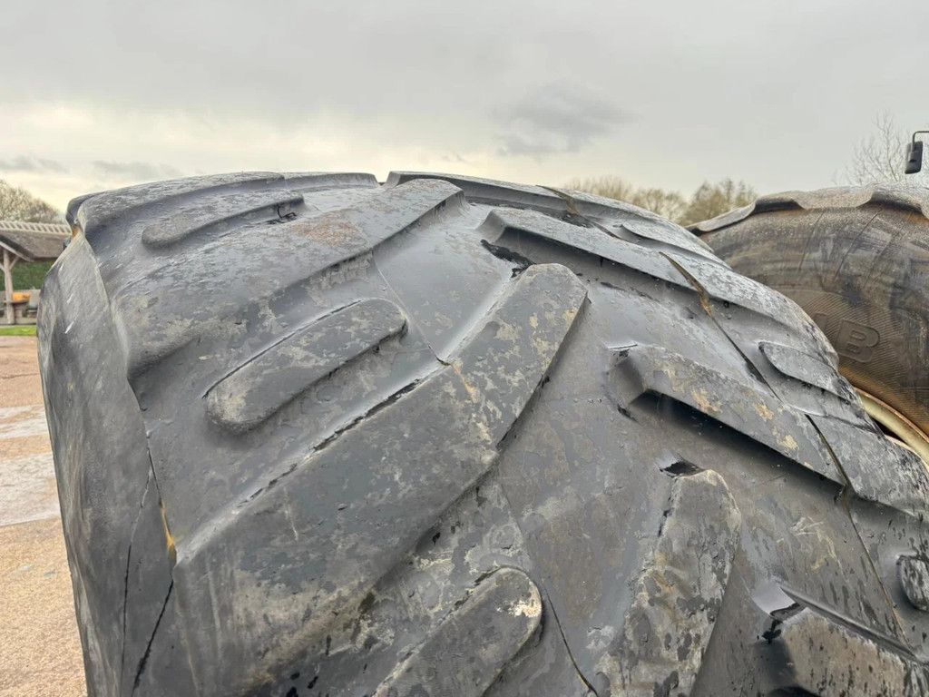 Michelin 2x 1050 50 R32 Banden + Velg Vervaet zelfrijder Wielen