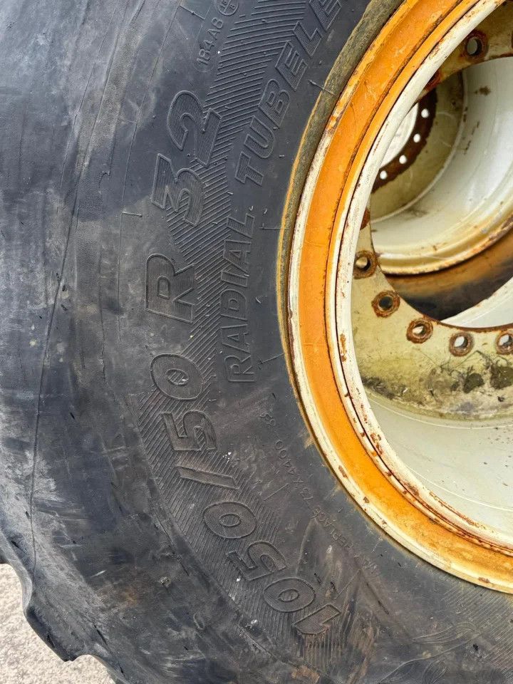 Michelin 2x 1050 50 R32 Banden + Velg Vervaet zelfrijder Wielen