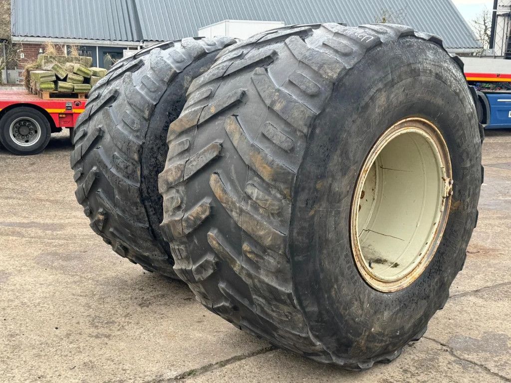Michelin 2x 1050 50 R32 Banden + Velg Vervaet zelfrijder Wielen