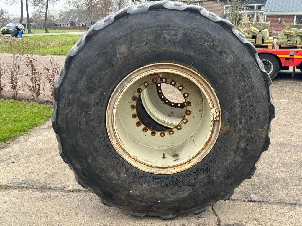 Michelin 2x 1050 50 R32 Banden + Velg Vervaet zelfrijder Wielen