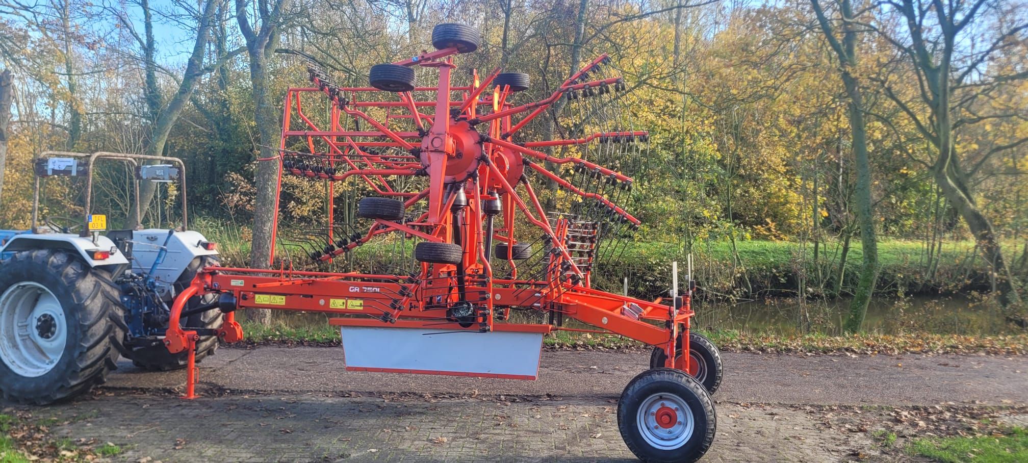 Te Koop Kuhn GA7501 en GA 8521