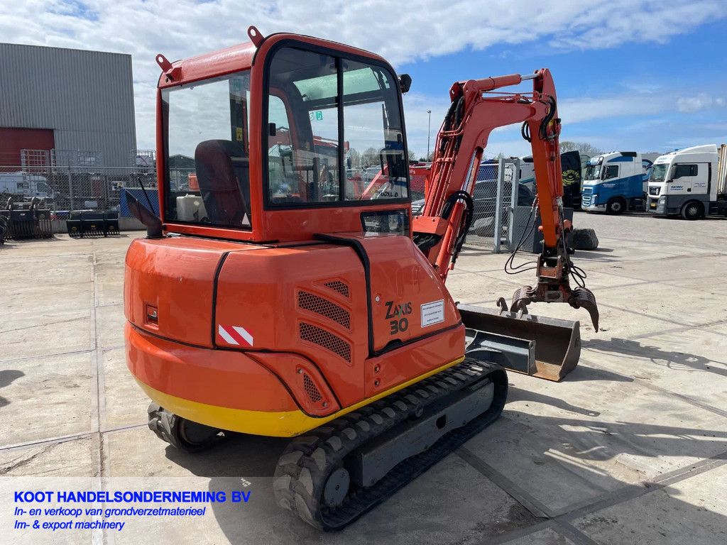 Hitachi Zx 27 (Top) + Sorteergrijper