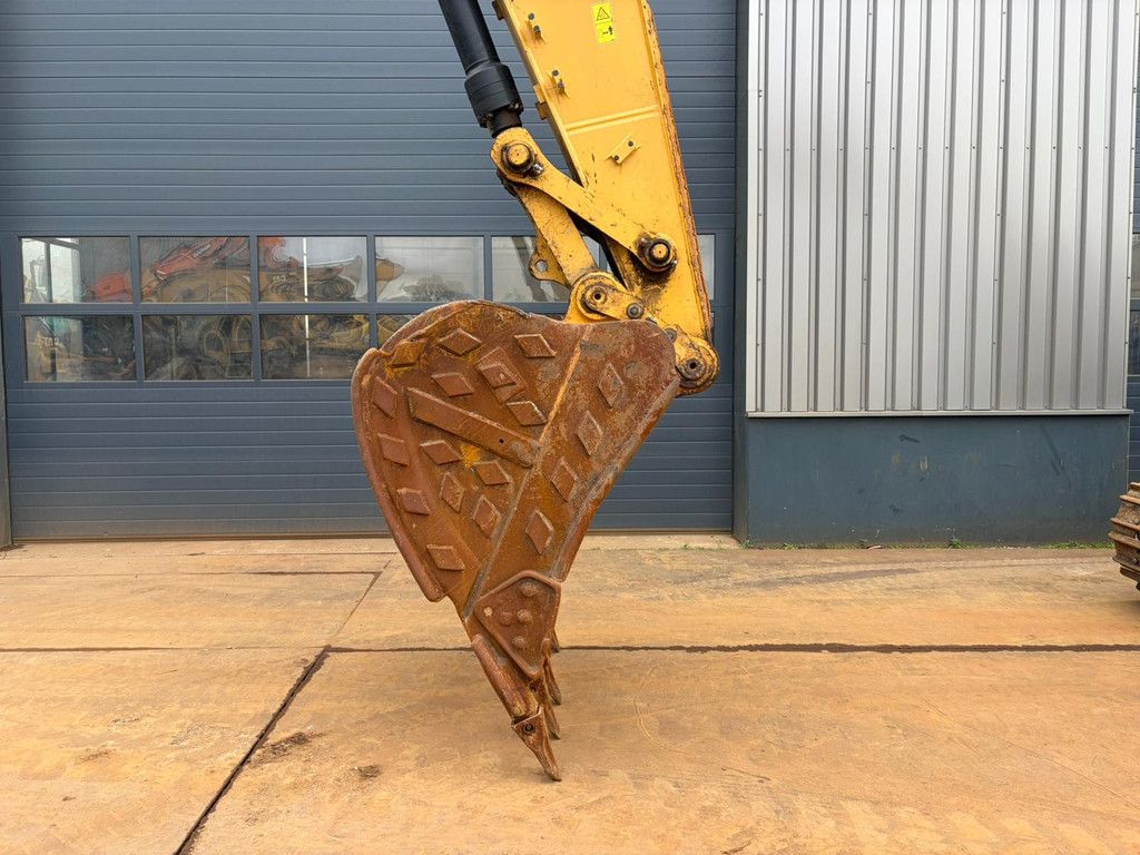 Caterpillar 330GC - 07H LRC - Tier 2 engine