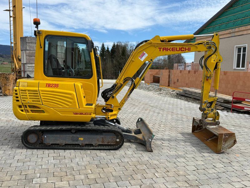 Takeuchi TB 235