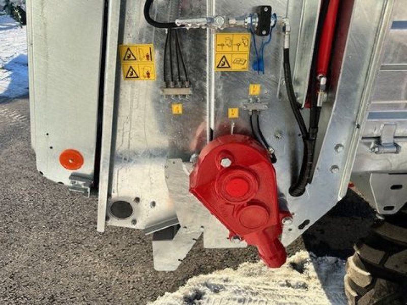 Gruber Miststreuer SM650 Druckluftbremse hydr. Stauwand