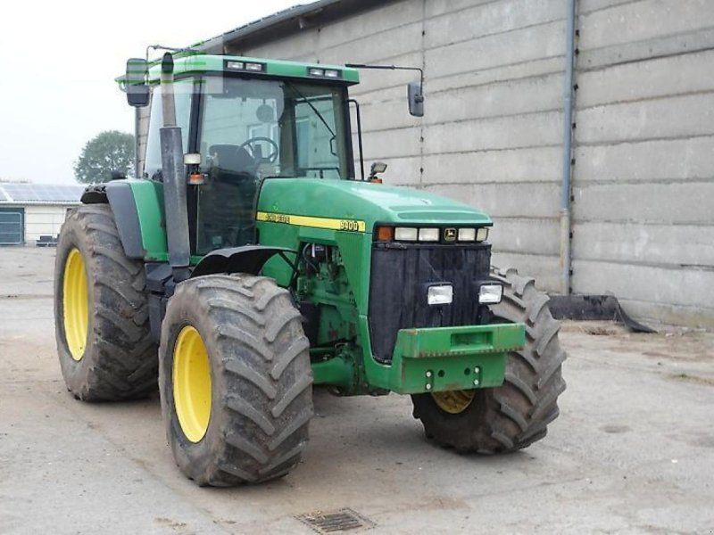 John Deere 8400