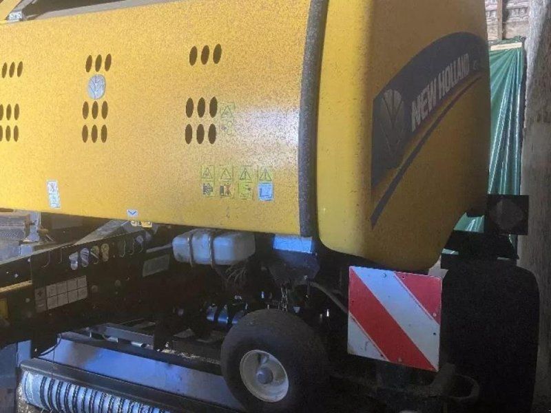 New Holland roll-belt 180 superfeed