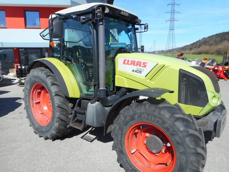 Claas Axos 330 CX