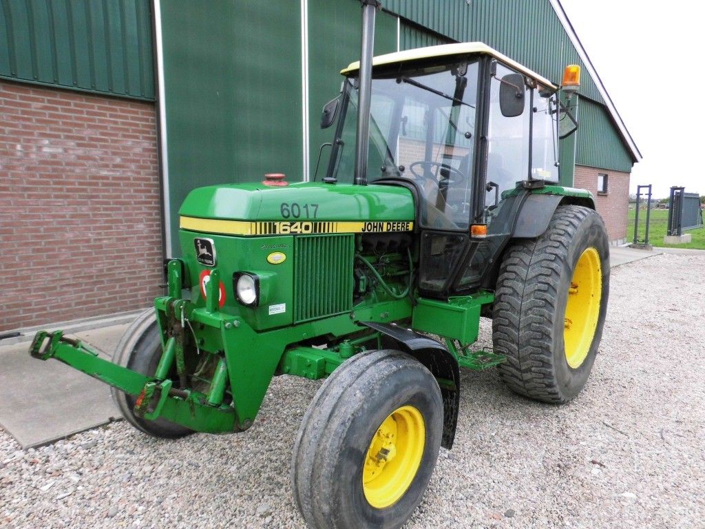 John Deere 1640