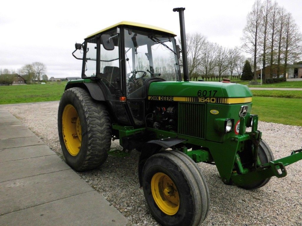John Deere 1640