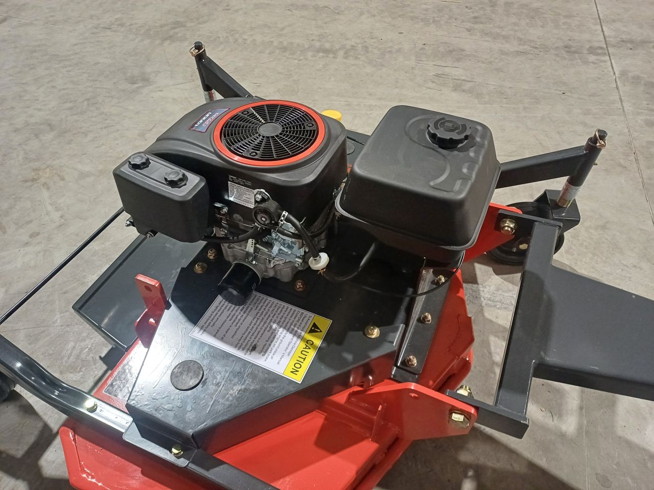 Getrokkenmaaier / frontmaaier bloter met eigen motor